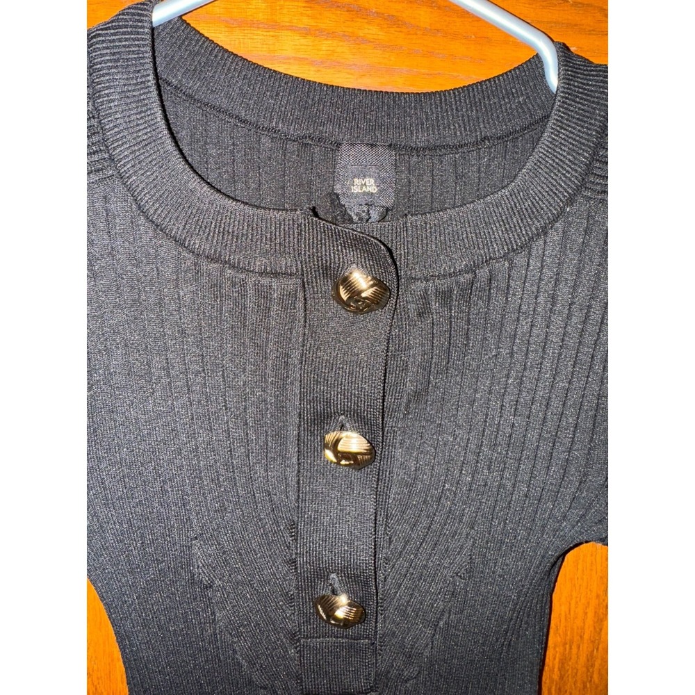 River Island Women Sz 6 LongSleeve black Ribbed knit Top gold buttons round neck